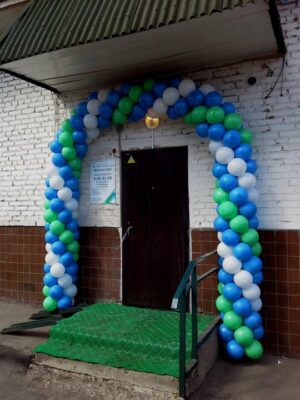 Гирлянда из разноцветных шаров